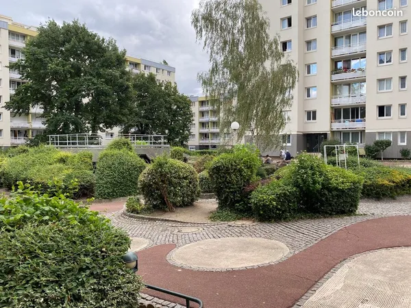 Belle colocation dans résidence calme et arborée (Grand appartement)