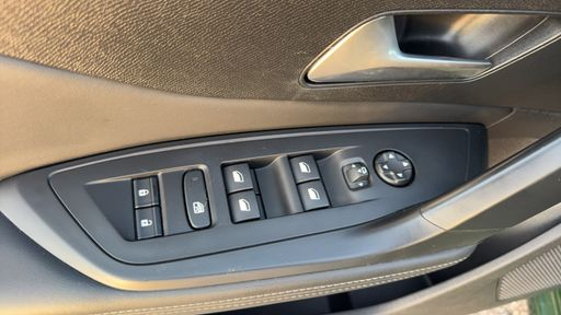 Peugeot 308 1.6 PureTech 180 Hybrid EAT8 - Allure Pack – 2022 – 42191 km – Hybride rechargeable – Boîte Automatique — photo 53