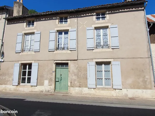 Maison de ville a vendre à Lusignan 86