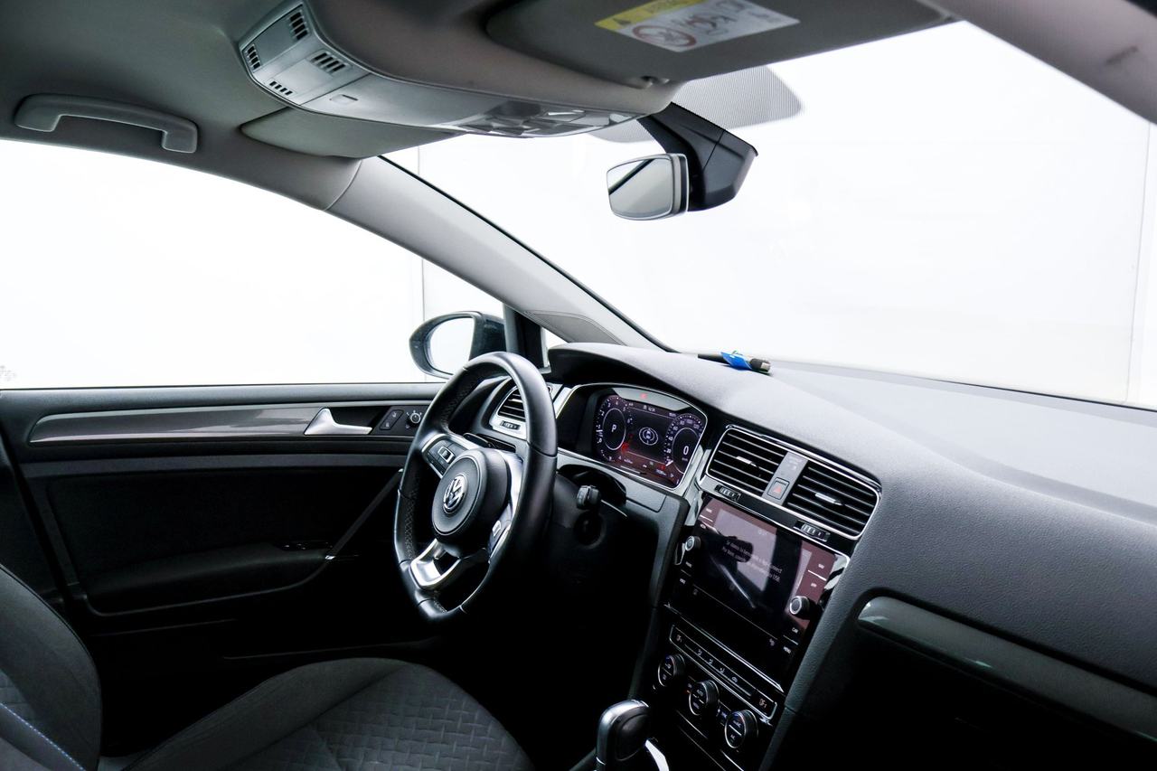 Volkswagen Golf 7 — photo 30