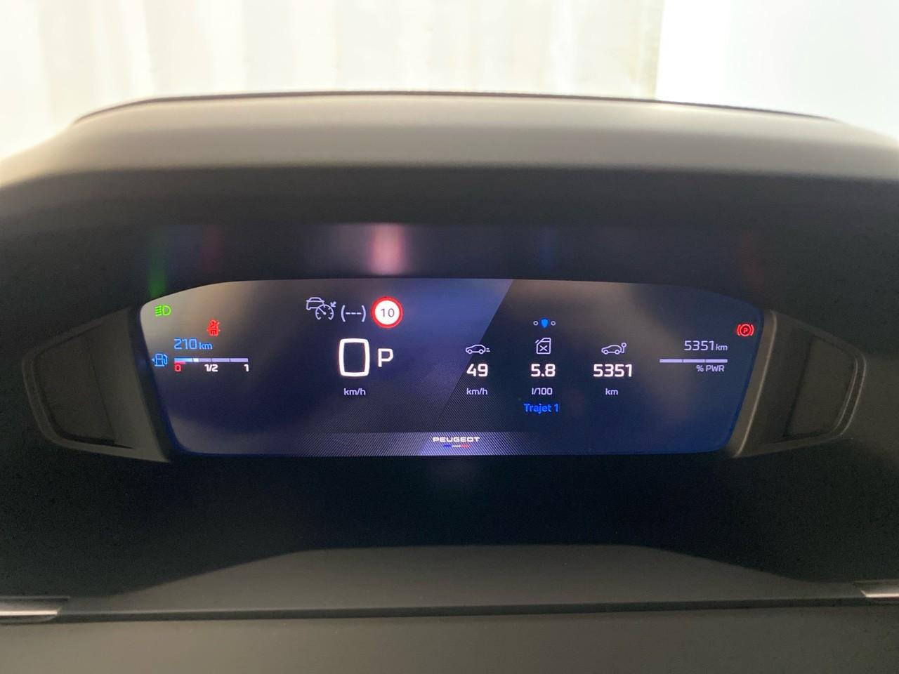 Peugeot 2008 hybrid 145 ch e-dcs6 allure — photo 13