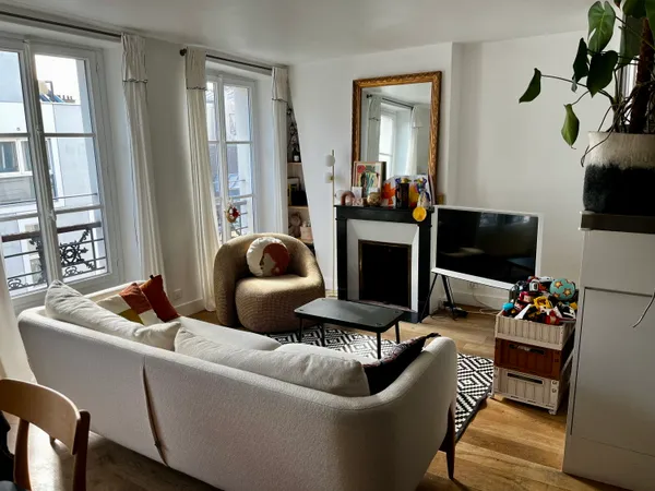 Appartement 3 pièces entre Belleville et Pyrénées