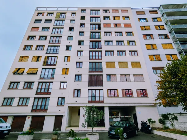 CENTRE VILLE DE BONDY - APPARTEMENT 3 PIECES - BOX + CAVE