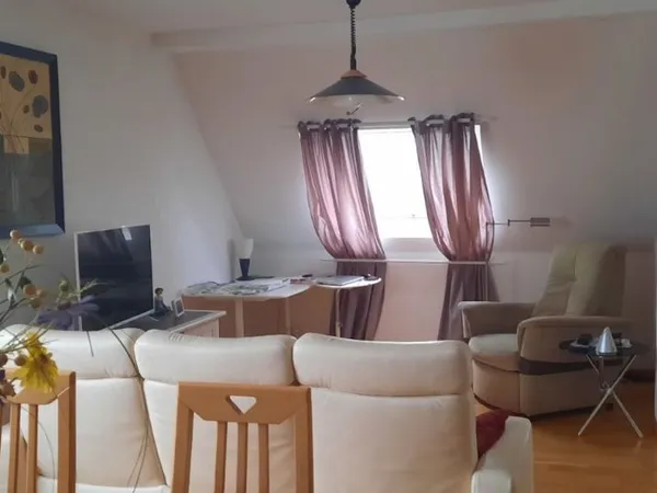 Appartement 82 m², 2 chambres, balcon et cave - Dernier étage