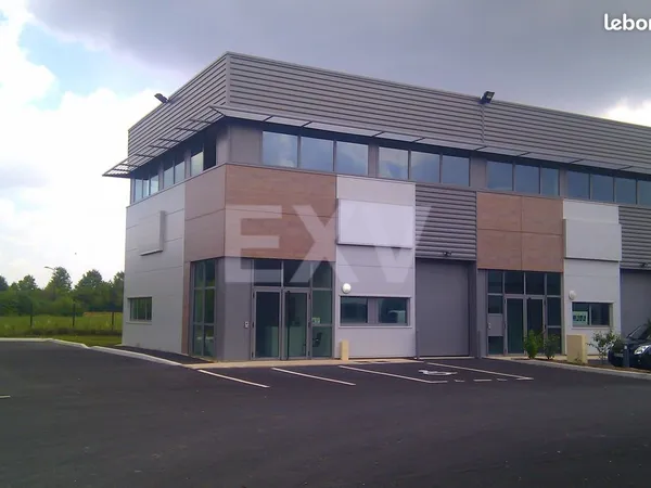 A LOUER - LOCAUX D'ACTIVITE DE 232 m² - Direct Propriétaire