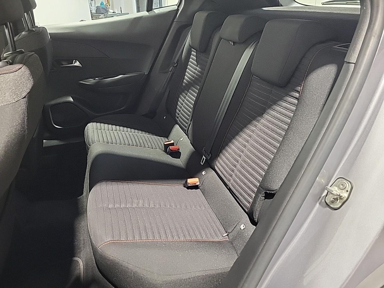 Peugeot 2008 puretech 100 s&s bvm6 active business — photo 13