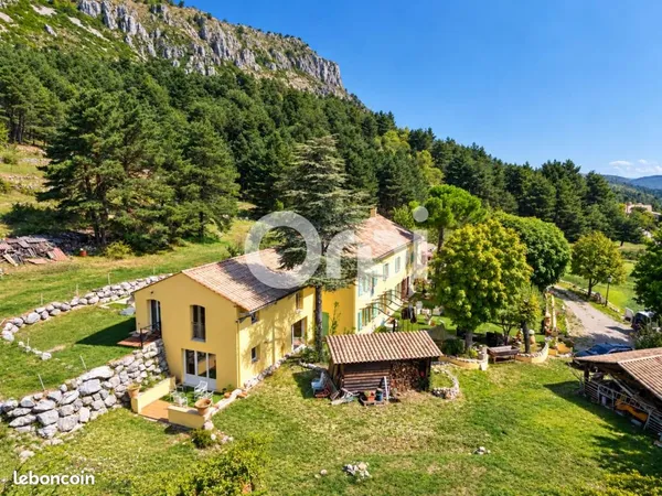 Maison 9 pièces 523 m²