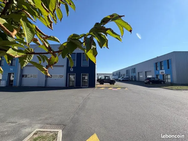 Local d'activité 155 m²