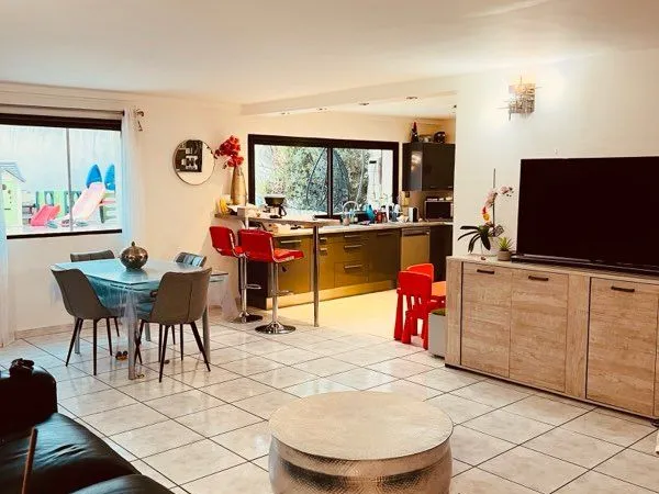 Bas de villa de 100m2 avec 90m2 de terrasse privative