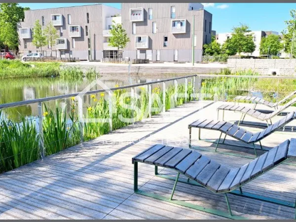 Le confort d'un appartement moderne et le plaisir d'une terrasse sur jardin !