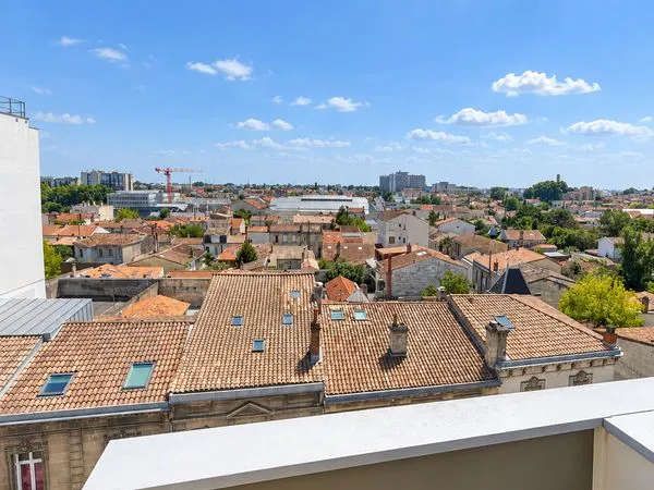 Studio avec balcon et vue dégagée (à rafraichir) - 16,60 m² Carrez