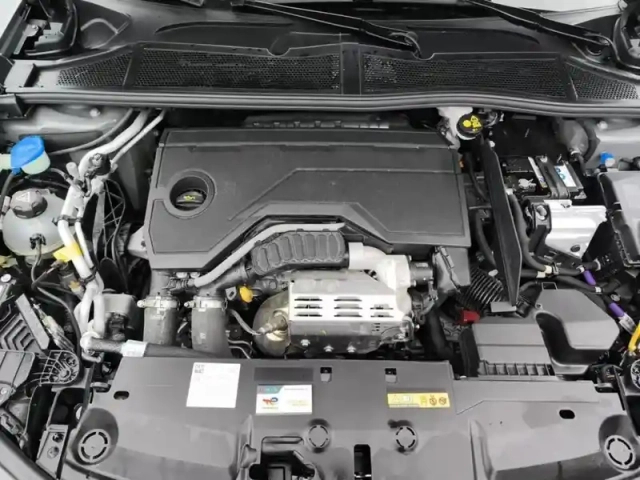 Peugeot 308 sw hybrid 145 e-dcs6 gt — photo 7
