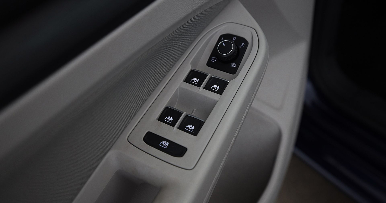 Volkswagen Golf 8 — photo 29