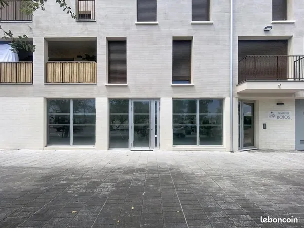Commerce 47 m²