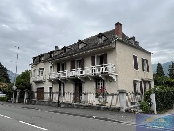 Maison 11 pièces 300 m²