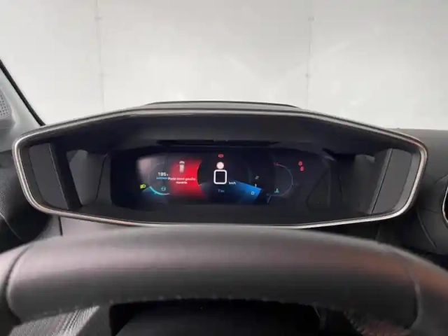 Peugeot 208 1.2 pure tech 100ch s&amp;s allure — photo 15
