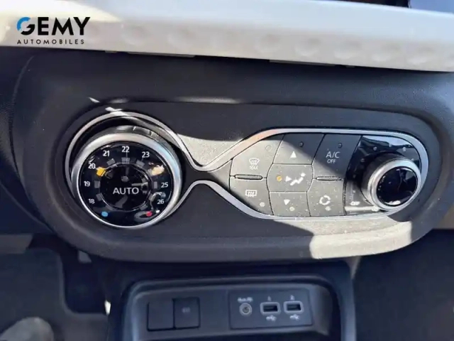 Renault Twingo iii e-tech — photo 20