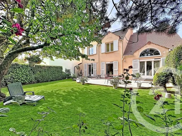 Maison 9 pièces 218 m²