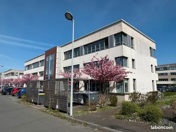 BUREAUX 85 m² SAINT GREGOIRE