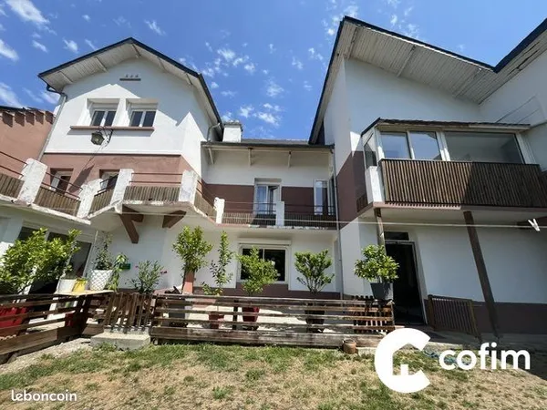 Maison 11 pièces 233 m²