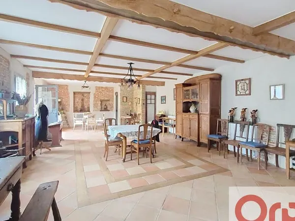 Maison 8 pièces 375 m²