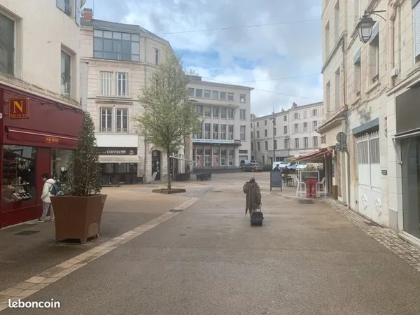 Local 40m2 rue piétonne Niort centre