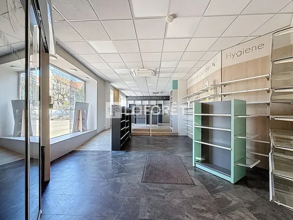 Local commercial 230 m²