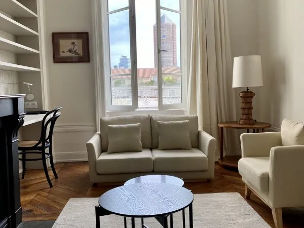 Loue studio meublé -40m² - 69003