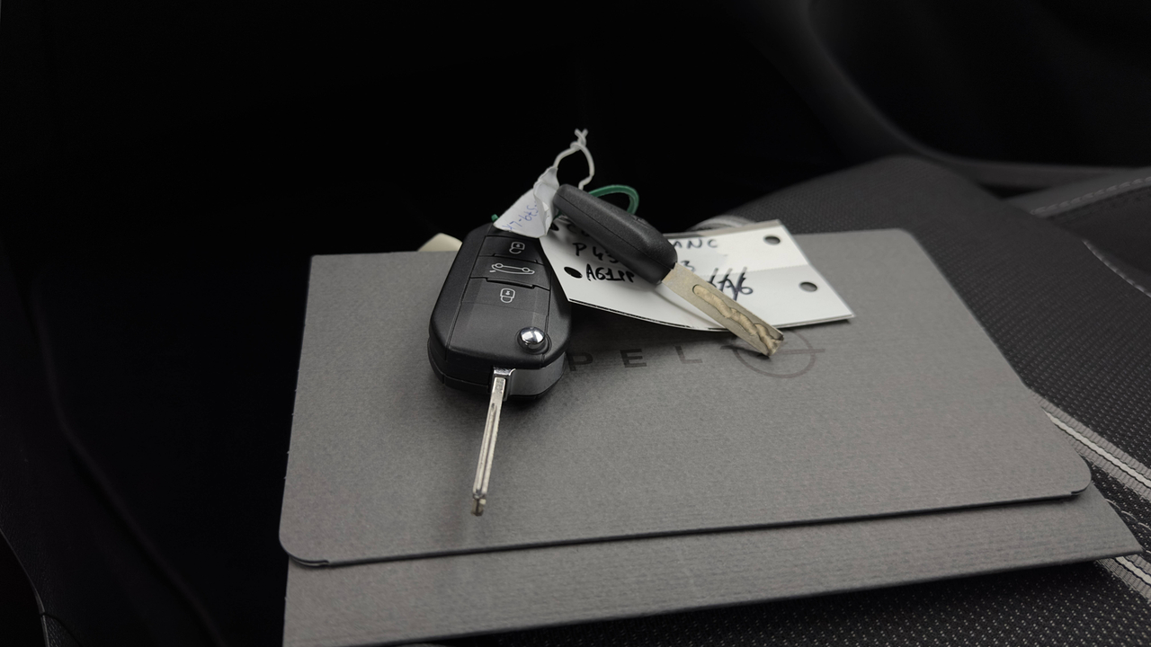 Opel Corsa 1.2 75 ch BVM5 — photo 17