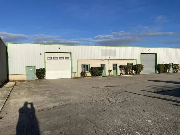 Local d'activité 1305 m²