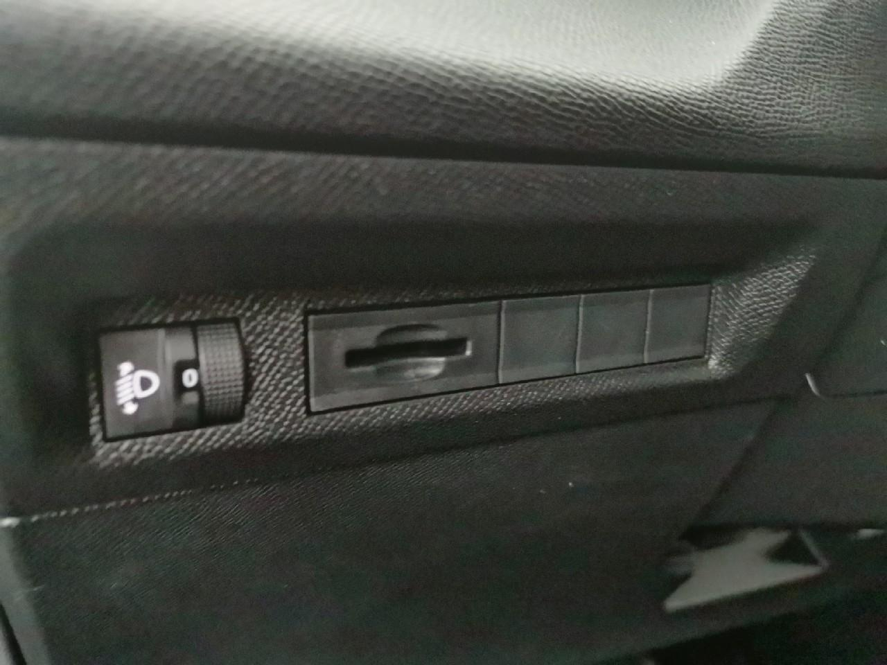 Peugeot 308 sw hybrid 145 e-dcs6 style — photo 27
