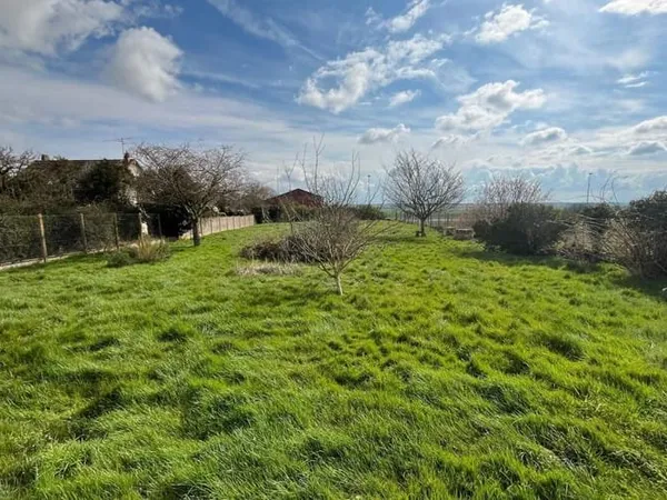 Terrain 819 m²