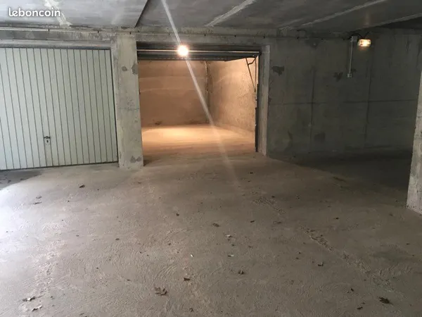 Location grand garage rare