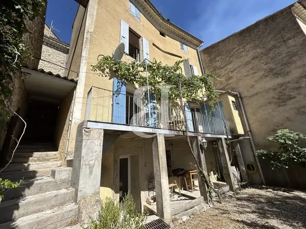 Charmante maison de village avec terrasse et cour entre Nyons et