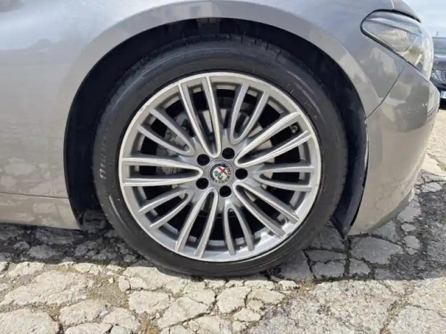 Alfa Romeo Giulia 2.2 jtd 180ch super — photo 13