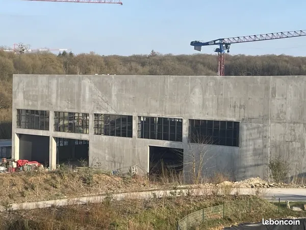 Local logistique 12 049 m²