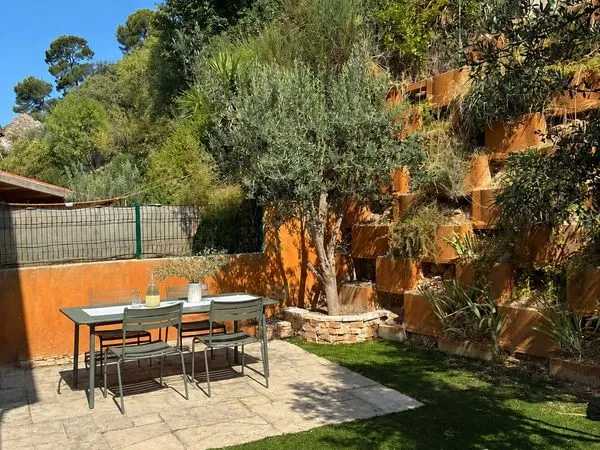 Maison familiale T5 108M2 avec jardin Terrasse vue dégagée - La Valentine