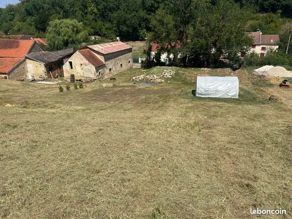 Terrain à bâtir avec dépendance