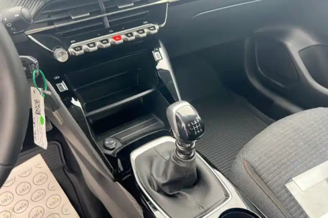 Peugeot 208 100 s&amp;s bvm6 — photo 12