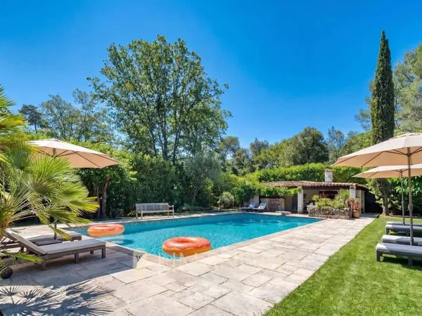 Villa 5 pièces 330 m²