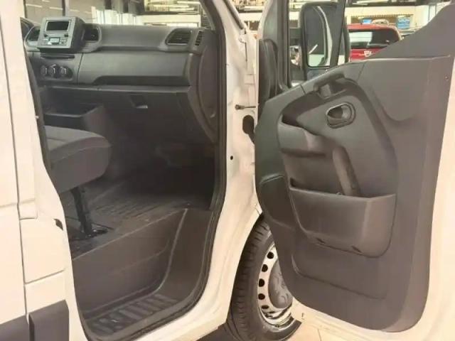 Renault Master fg f3500 l2h2 2.3 blue dci 135ch confort euro6e (16700?ht) — photo 13