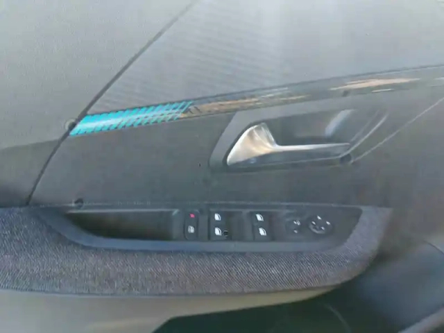Peugeot 208 puretech 100 s&amp;s bvm6 — photo 39