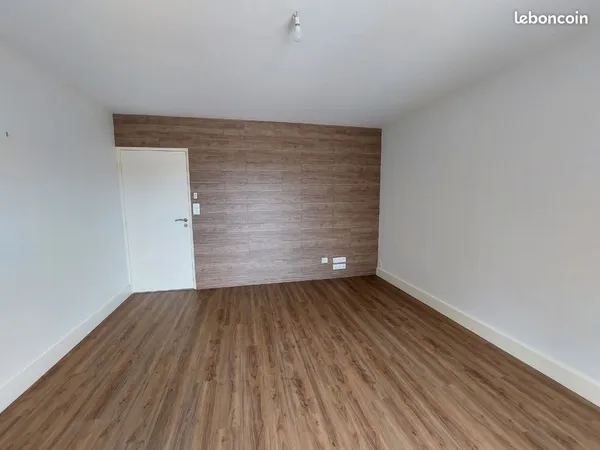 T2 Rénové 50 m² + Balcon, Parking Couvert & Cave - Tram 2 Bourgeonnière (Vente Particulier)
