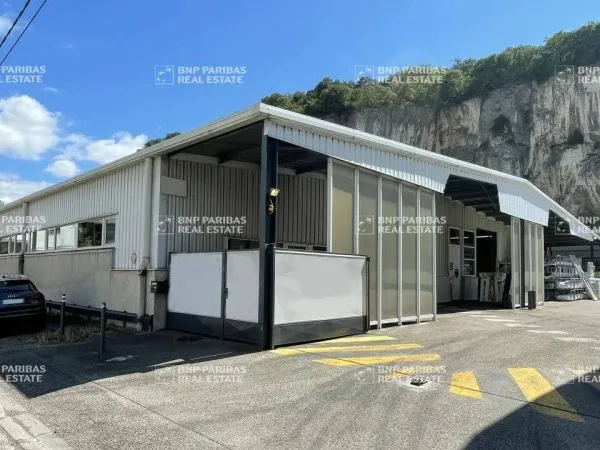Local d'activité 2553 m²