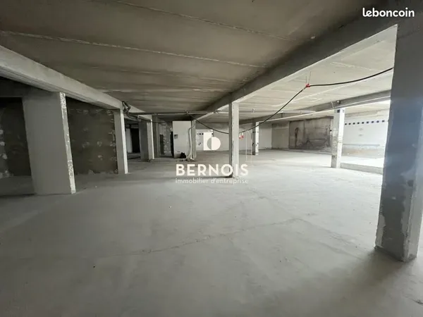Local commercial 1 186 m²