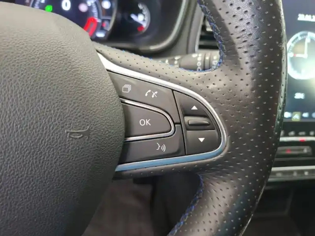 Renault Megane mégane iv berline tce 140 fap — photo 41