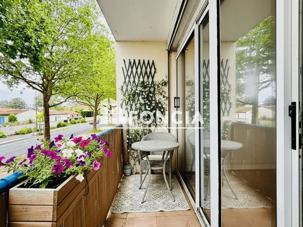 Appartement T3 lumineux avec balcon et garage