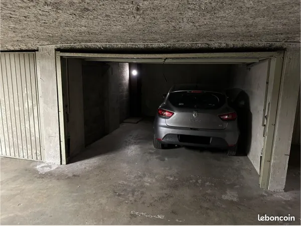 Grand garage fermé 17m² - Lyon 7 Jean Jaurès - à 2 min du métro Jean Jaurès