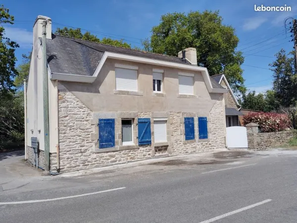 Maison en pierre dans quartier prisé à proximité du port de Ros Bras