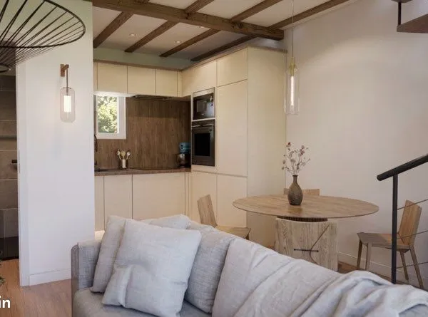 Duplex rénové avec parking privatif - 38 m² habitables / 56 m² au sol